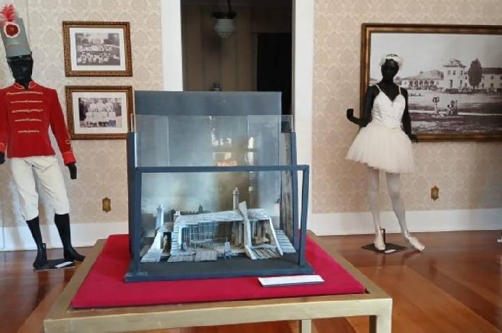 Theatro Municipal do Rio em exposição em Conservatória