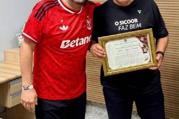 Zico é homenageado em Barra Mansa