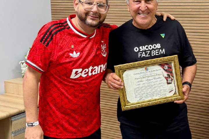 Zico é homenageado em Barra Mansa