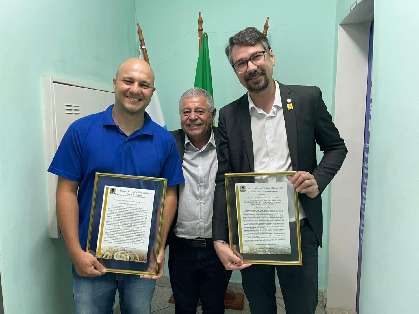 Vereador Simar entrega Moção de Aplausos