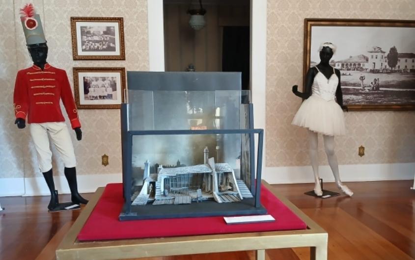 Theatro Municipal do Rio em exposição em Conservatória