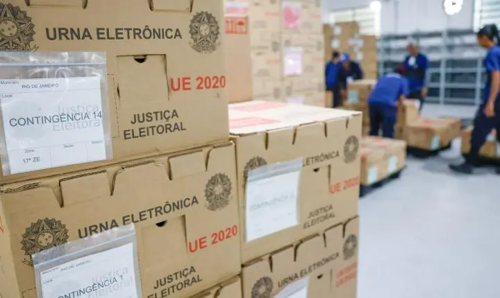 Tribunais distribuem urnas e preparam sessões para eleição
